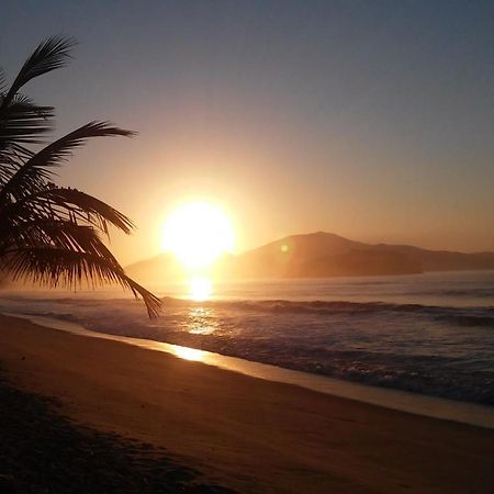 Chale No Condominio Verde Mar Na Praia Da Cocanha Caraguatatuba Zewnętrze zdjęcie